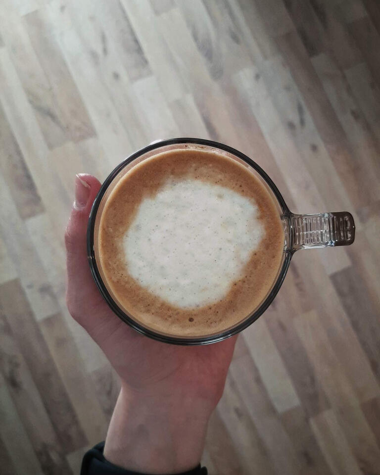 French Press cappuccino mandulatejjel