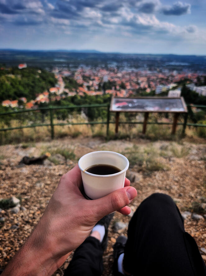A város felett